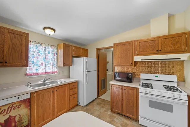 $64,900 | 219 Meadowlark Lane, Sandwich, IL 60548