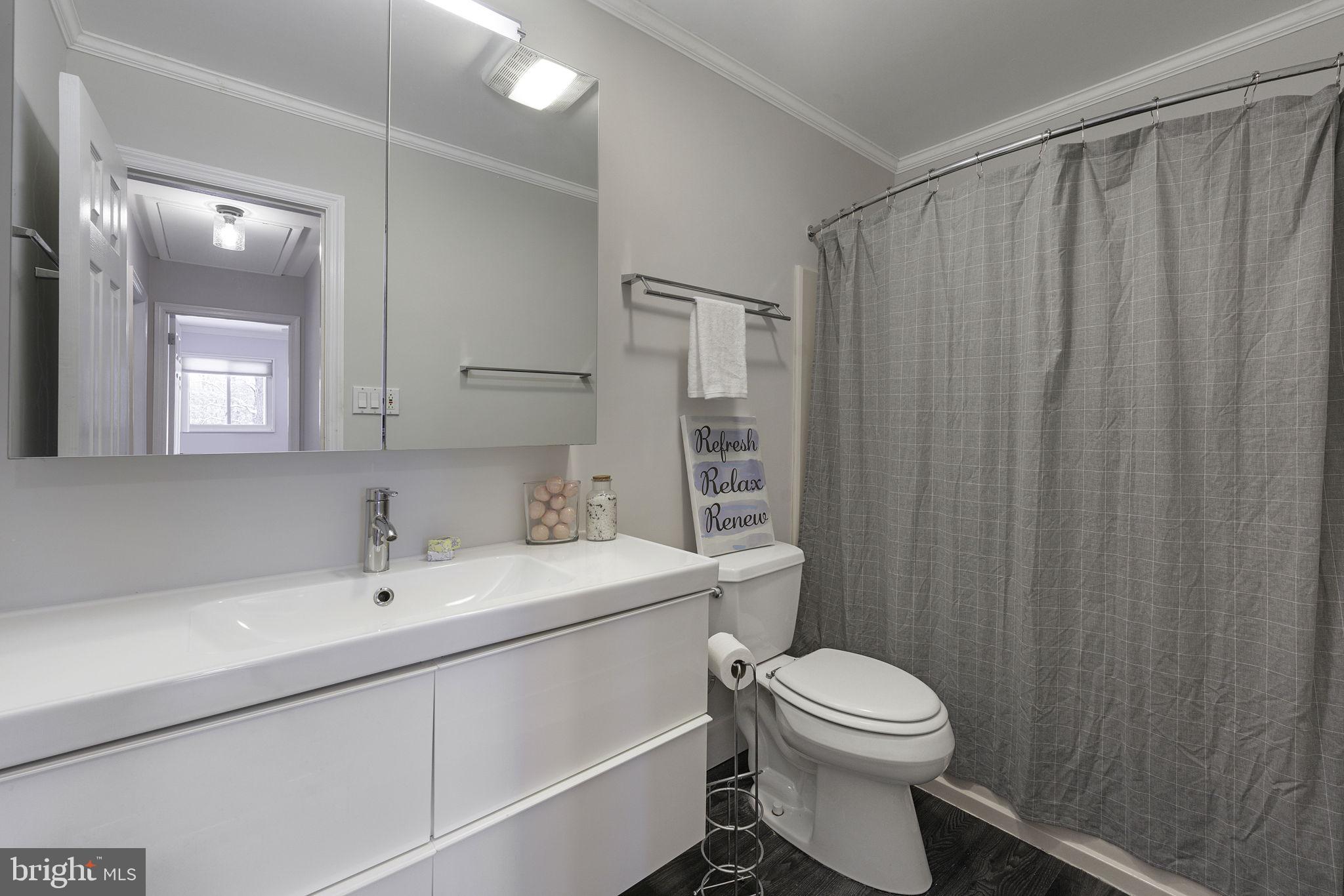 9916 Colony Road Fairfax, VA 22030 - Photo 20 of 32 Hall Bath