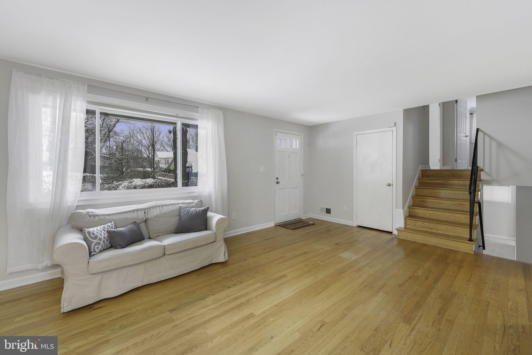 9916 Colony Road Fairfax, VA 22030 - Photo 5 of 32 Gallery Image 5