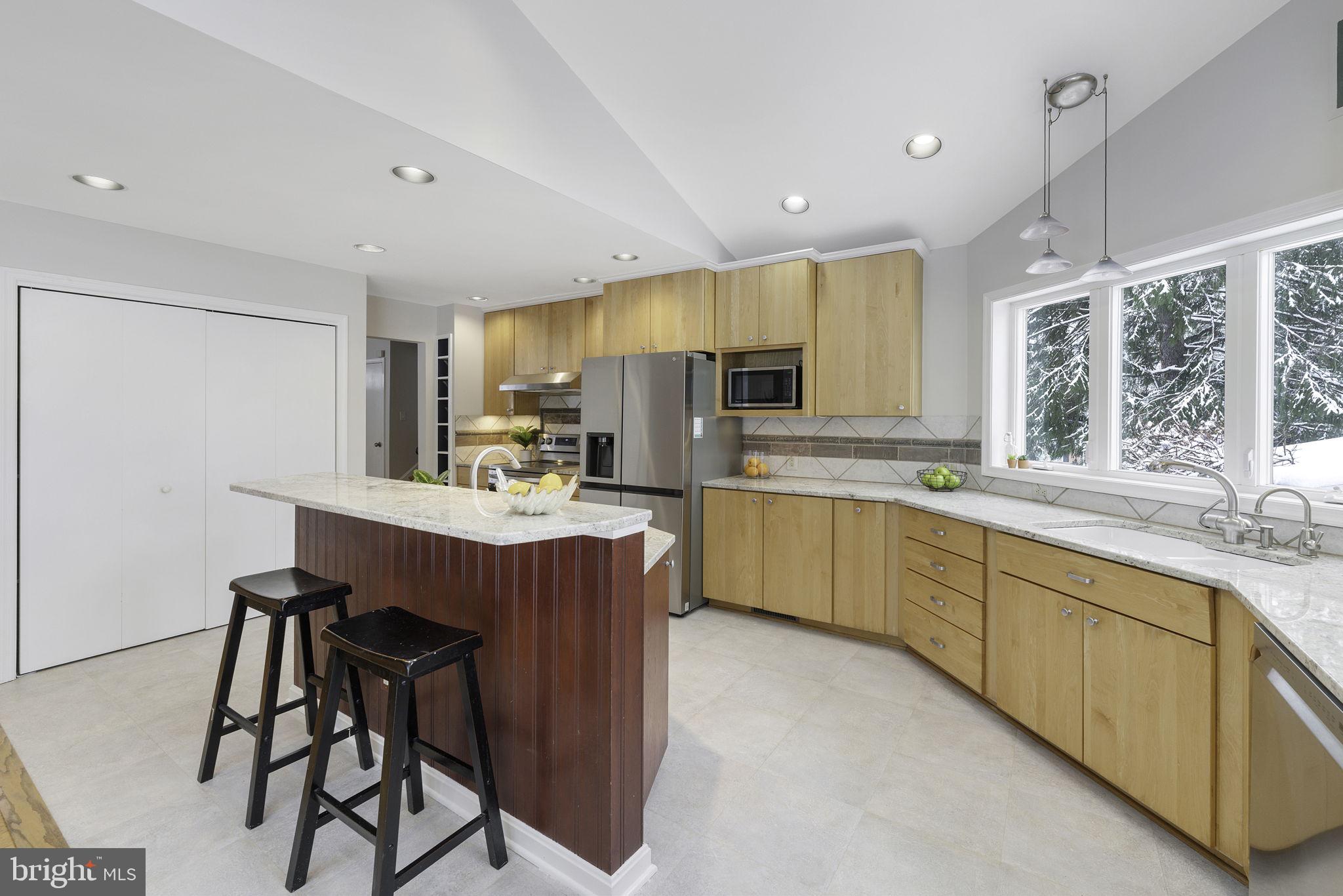 9916 Colony Road Fairfax, VA 22030 - Photo 8 of 32 Brand new appliances