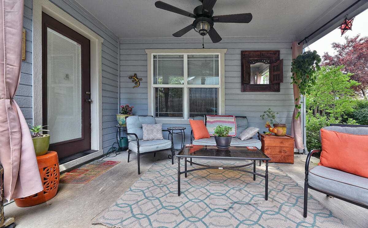 2110 Delta Waters Road Medford, OR 97504 - Photo 32 of 39 Backyard Patio