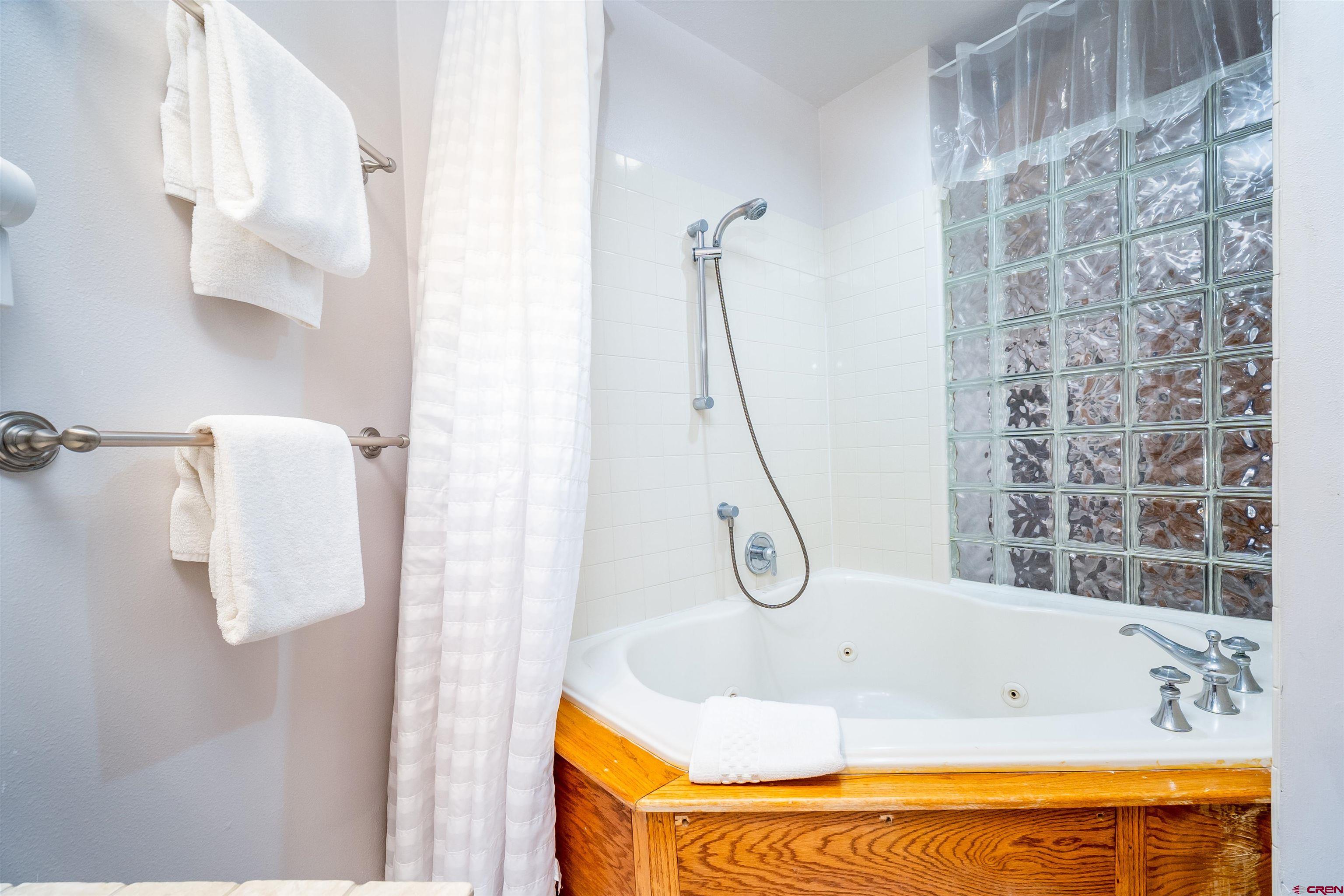 71 East Needles Road, Unit 331 Durango, CO 81301 - Photo 19 of 40 a bathroom with a sink and a bathtub