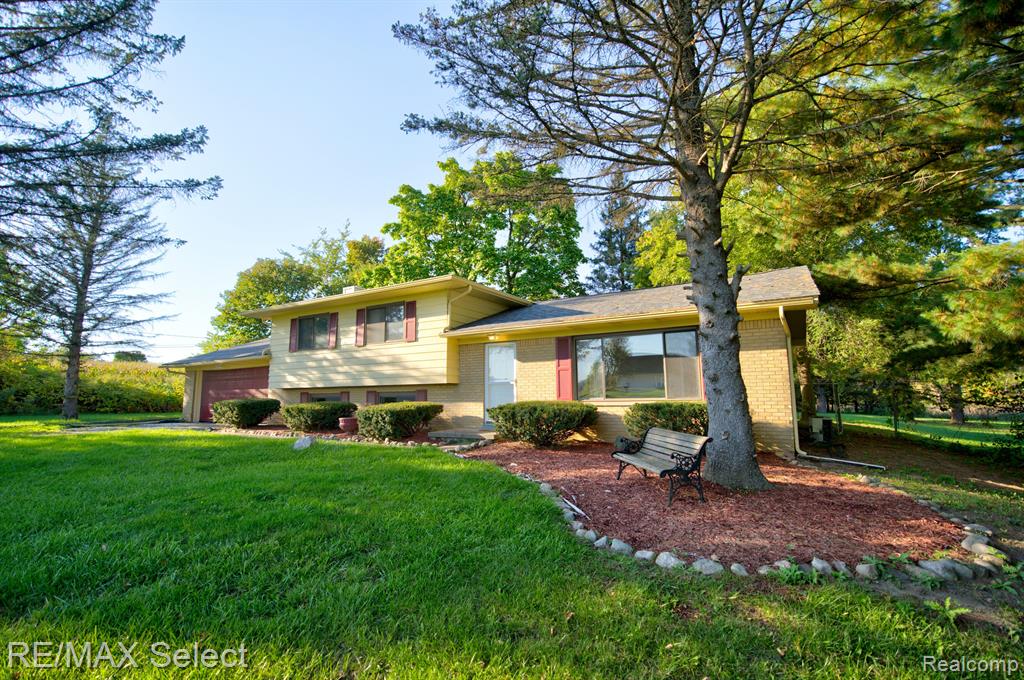 7120 Beecher Road Flushing, MI 48433 - Photo 2 of 27