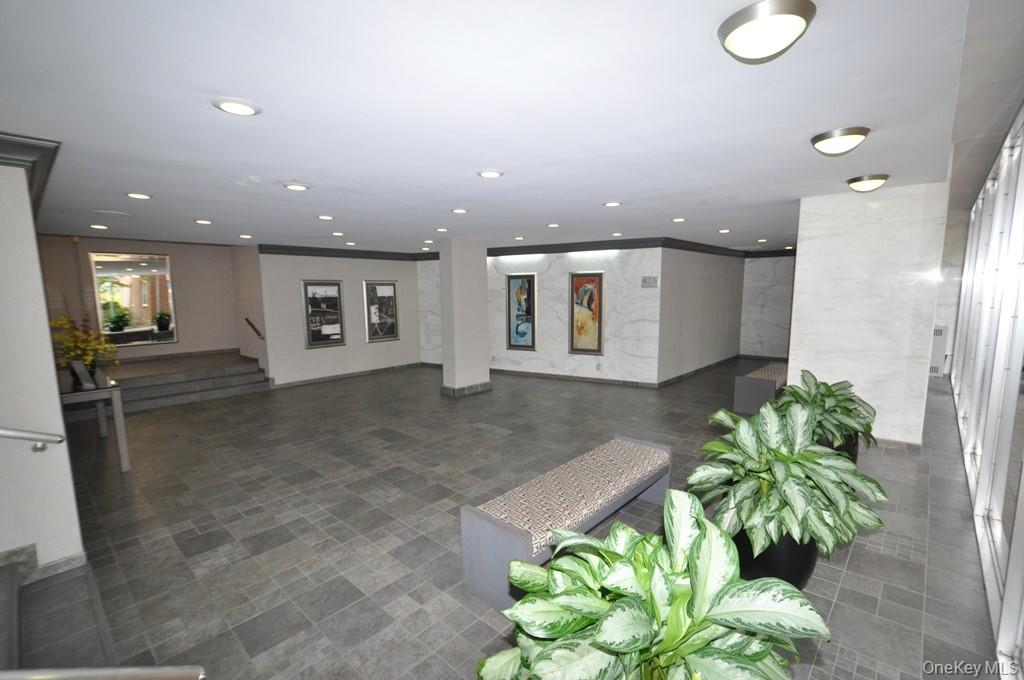 260 Garth Road, Unit 4A5 Scarsdale, NY 10583 - Photo 22 of 35 a view of a big room with flower pot