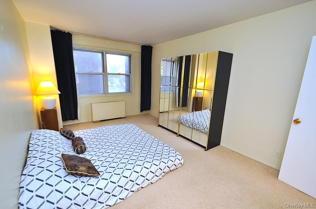 260 Garth Road, Unit 4A5 Scarsdale, NY 10583 - Photo 7 of 35 a bedroom with a bed and a window
