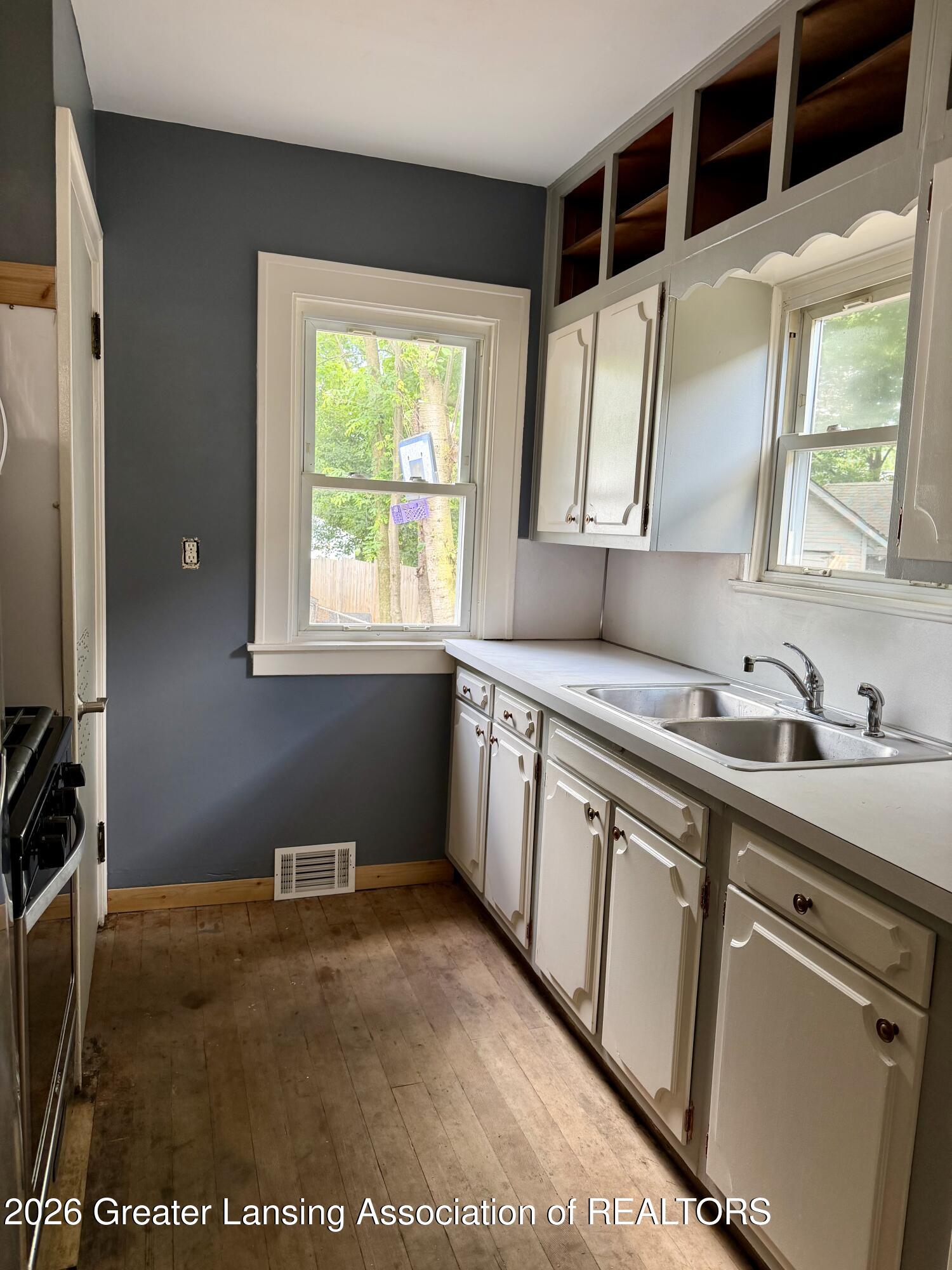529 Shepard Street Lansing, MI 48912 - Photo 12 of 31 Kitchen