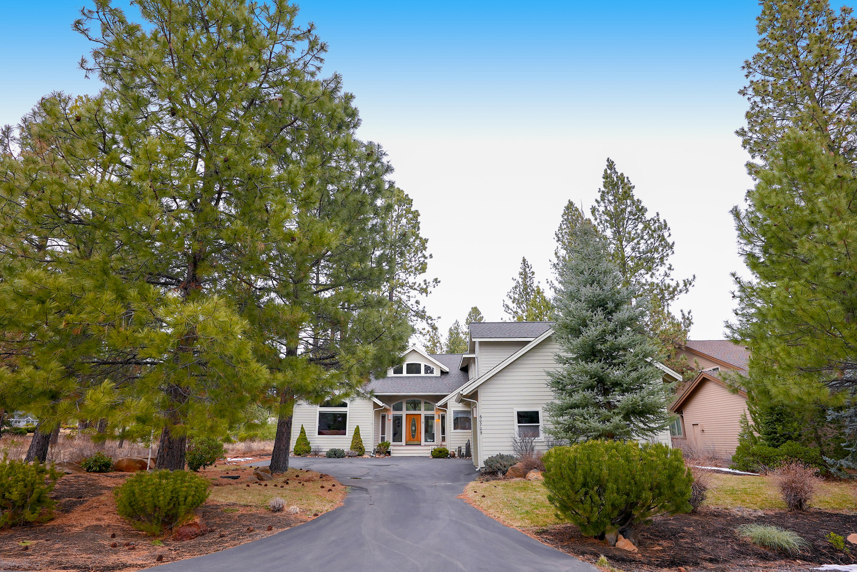 60709 Golf Village Loop Bend, OR 97702 - Photo 2 of 45 Asphalt drive on Golf Village Loop