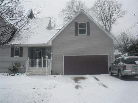204 Isbell Street Howell, MI 48843 - Photo 5 of 22 20243455-4.JPG