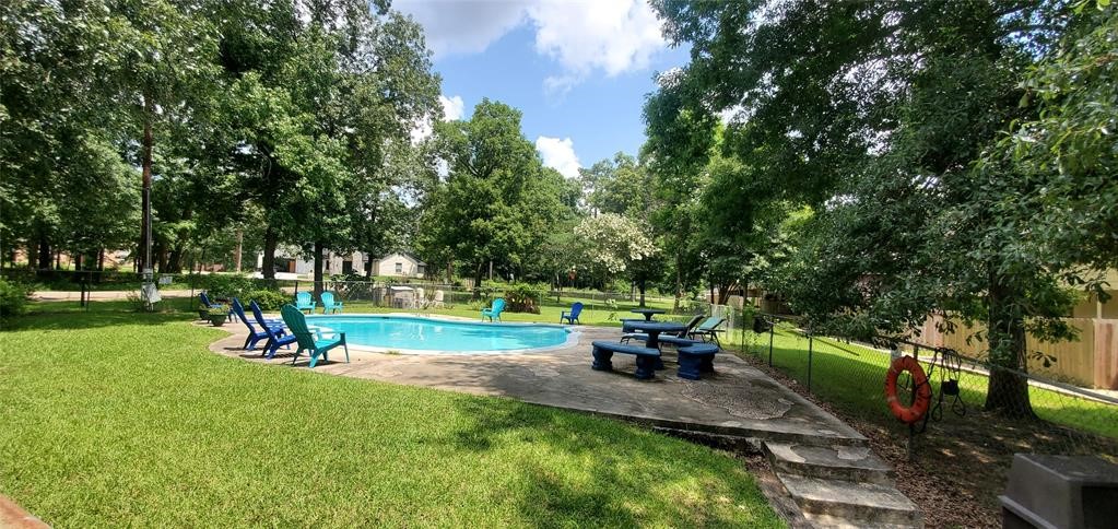 28 Lakeway Street Conroe, TX 77304 - Photo 2 of 9 a view of a park with large trees