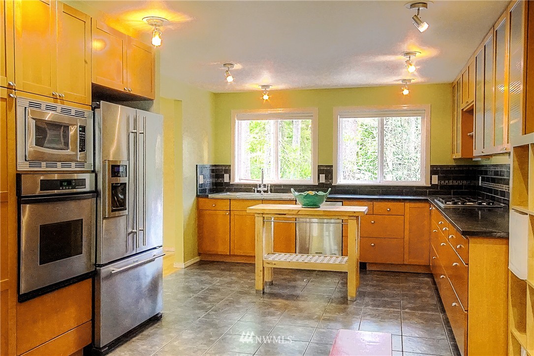 23224 Landers Road Southwest Vashon, WA 98070 - Photo 3 of 25