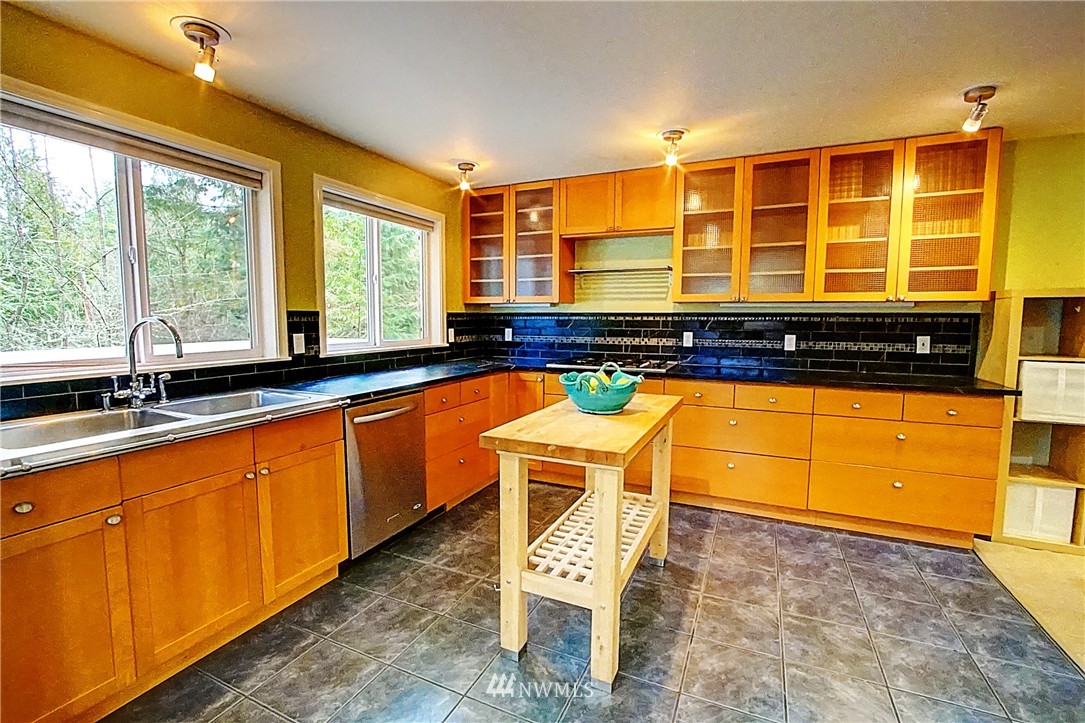 23224 Landers Road Southwest Vashon, WA 98070 - Photo 9 of 25