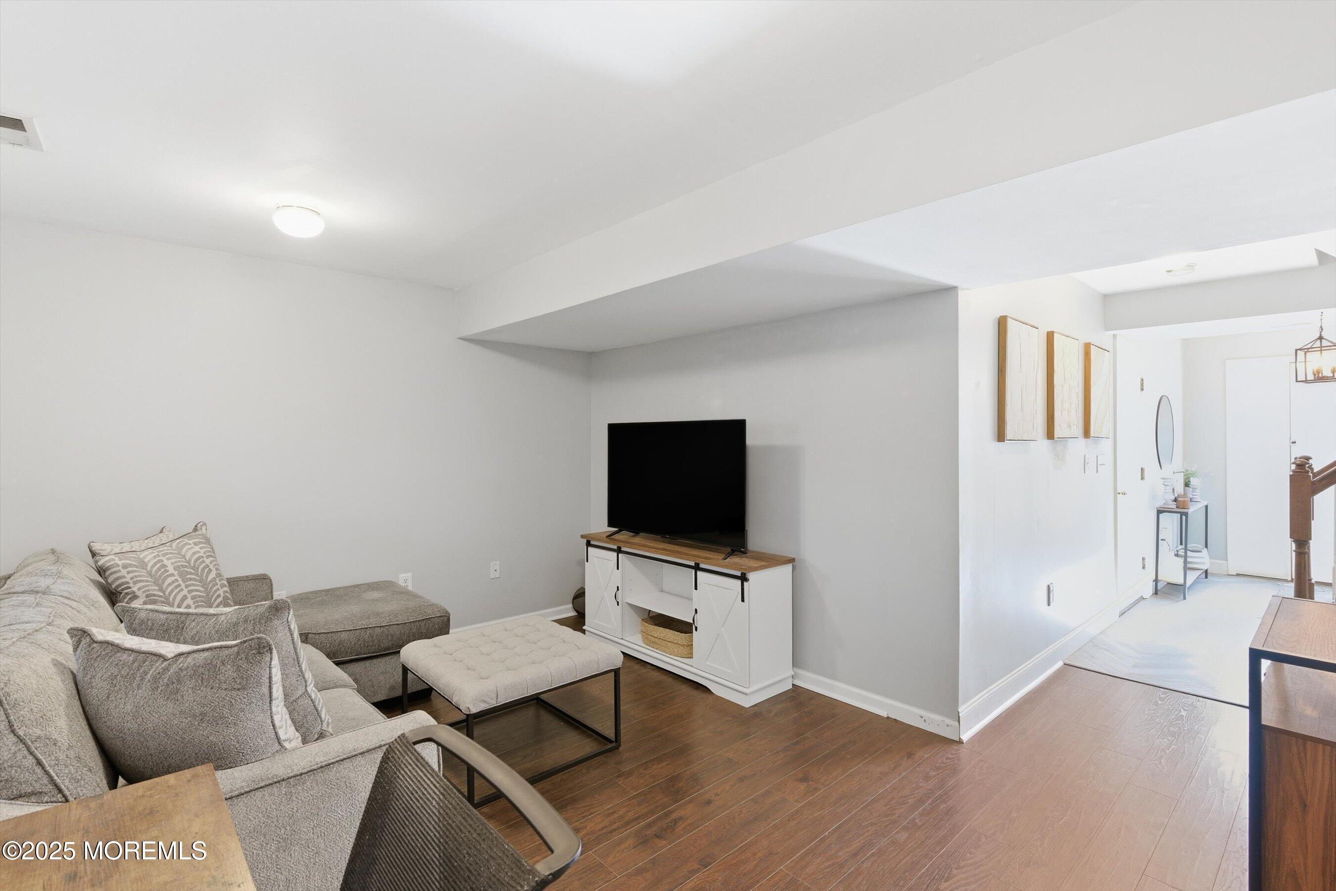 9 Abby Road, Unit 9 Farmingdale, NJ 07727 - Photo 4 of 21 06-Family 1B