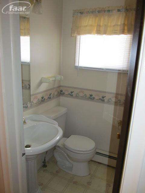 6424 North Bray Road Flint, MI 48505 - Photo 23 of 30 20165941-22.JPG