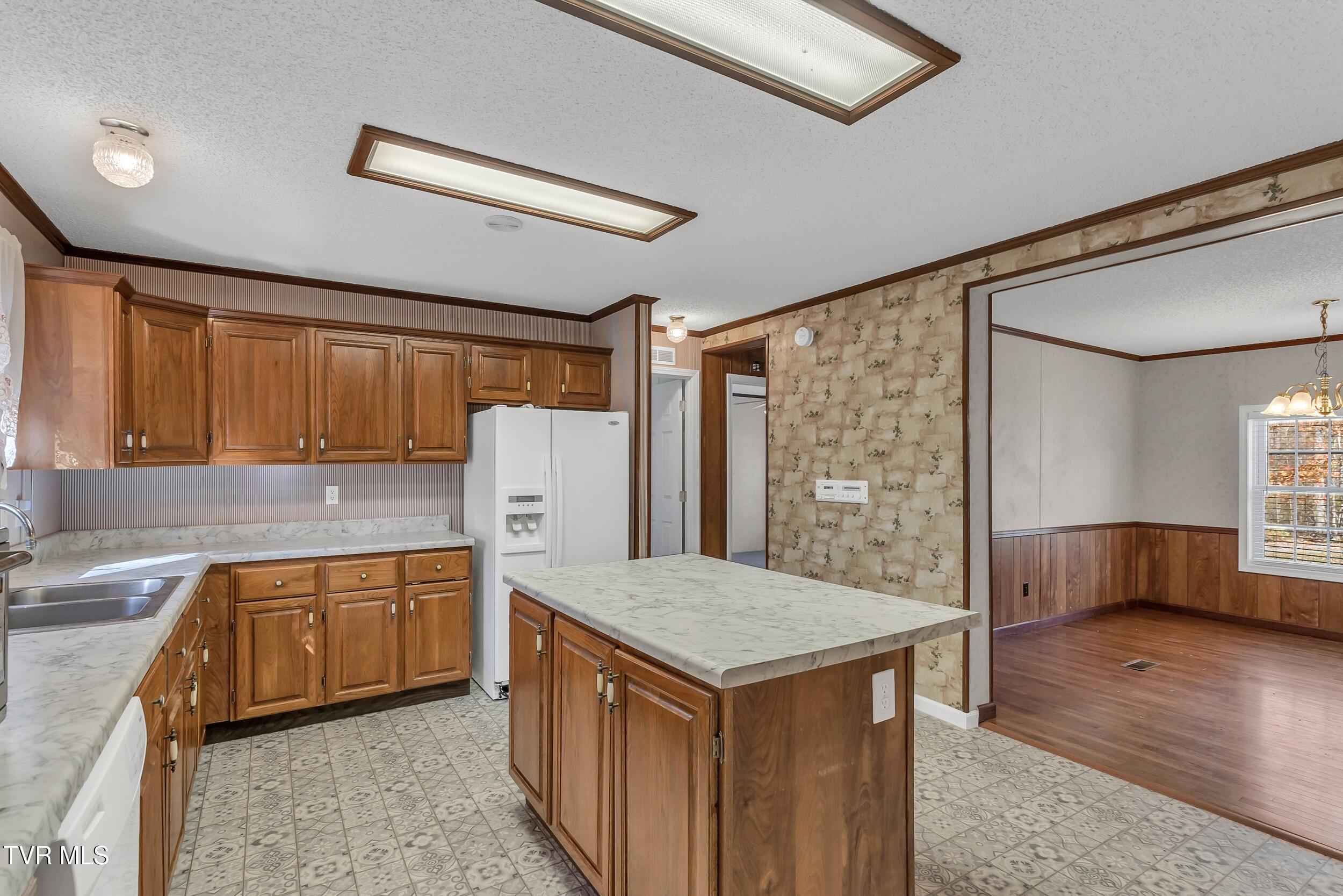 540 Government Road Bristol, TN 37620 - Photo 13 of 39 13_arw05396