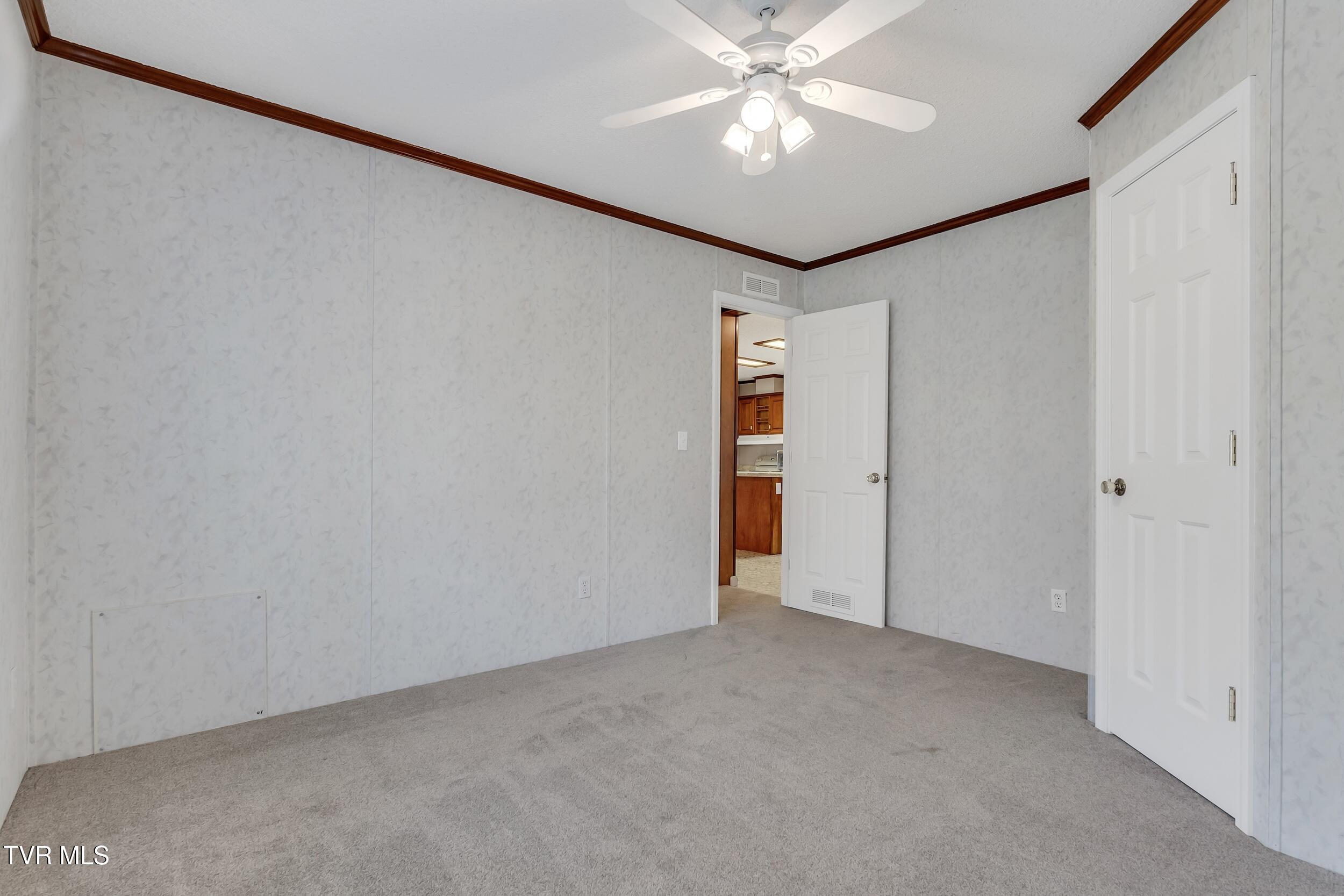 540 Government Road Bristol, TN 37620 - Photo 27 of 39 27_arw05447
