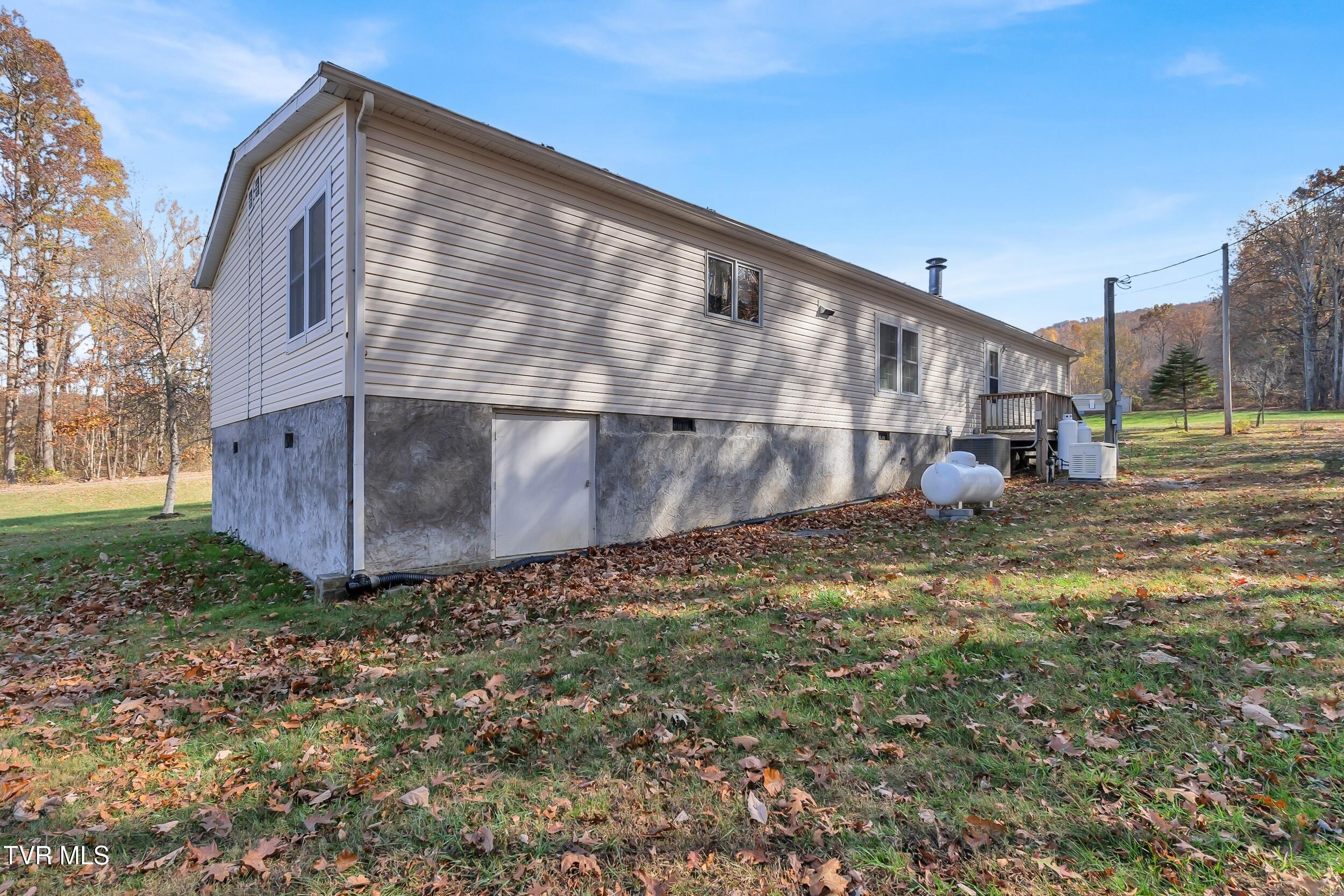 540 Government Road Bristol, TN 37620 - Photo 31 of 39 31_arw05460