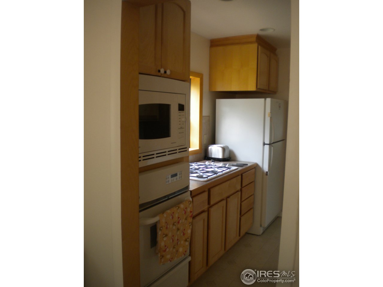 2834 Riverside Drive Lyons, CO 80540 - Photo 4 of 13 a kitchen with a stove and a microwave