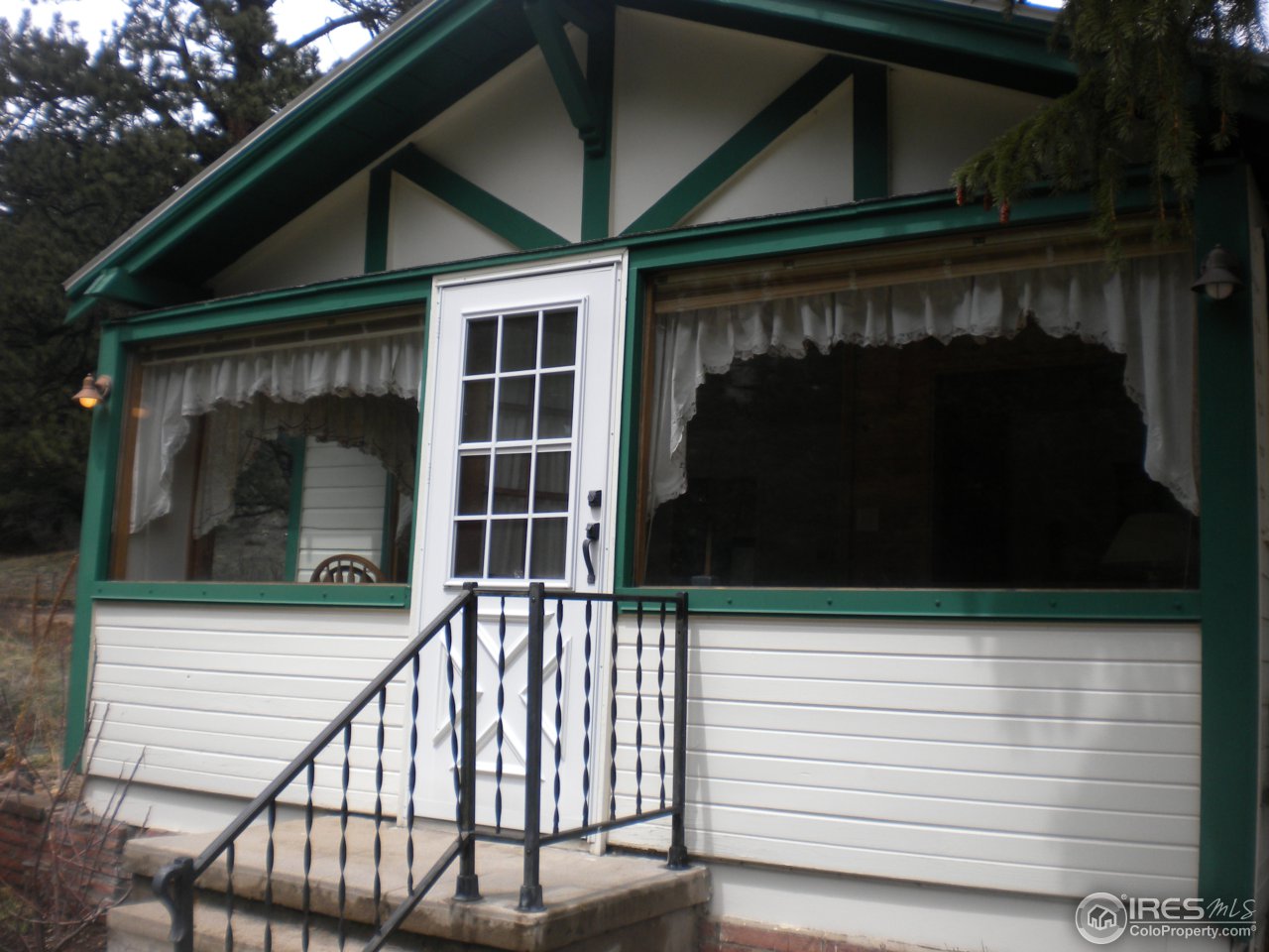 2834 Riverside Drive Lyons, CO 80540 - Photo 8 of 13 a view of wooden balcony