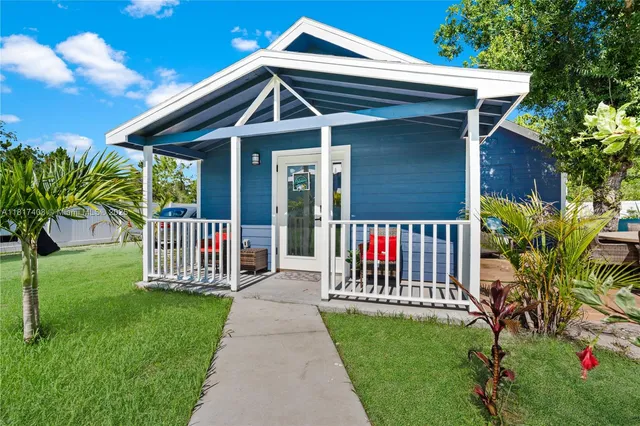 $585,000 | 304 Bradley, Lehigh Acres, FL 33974