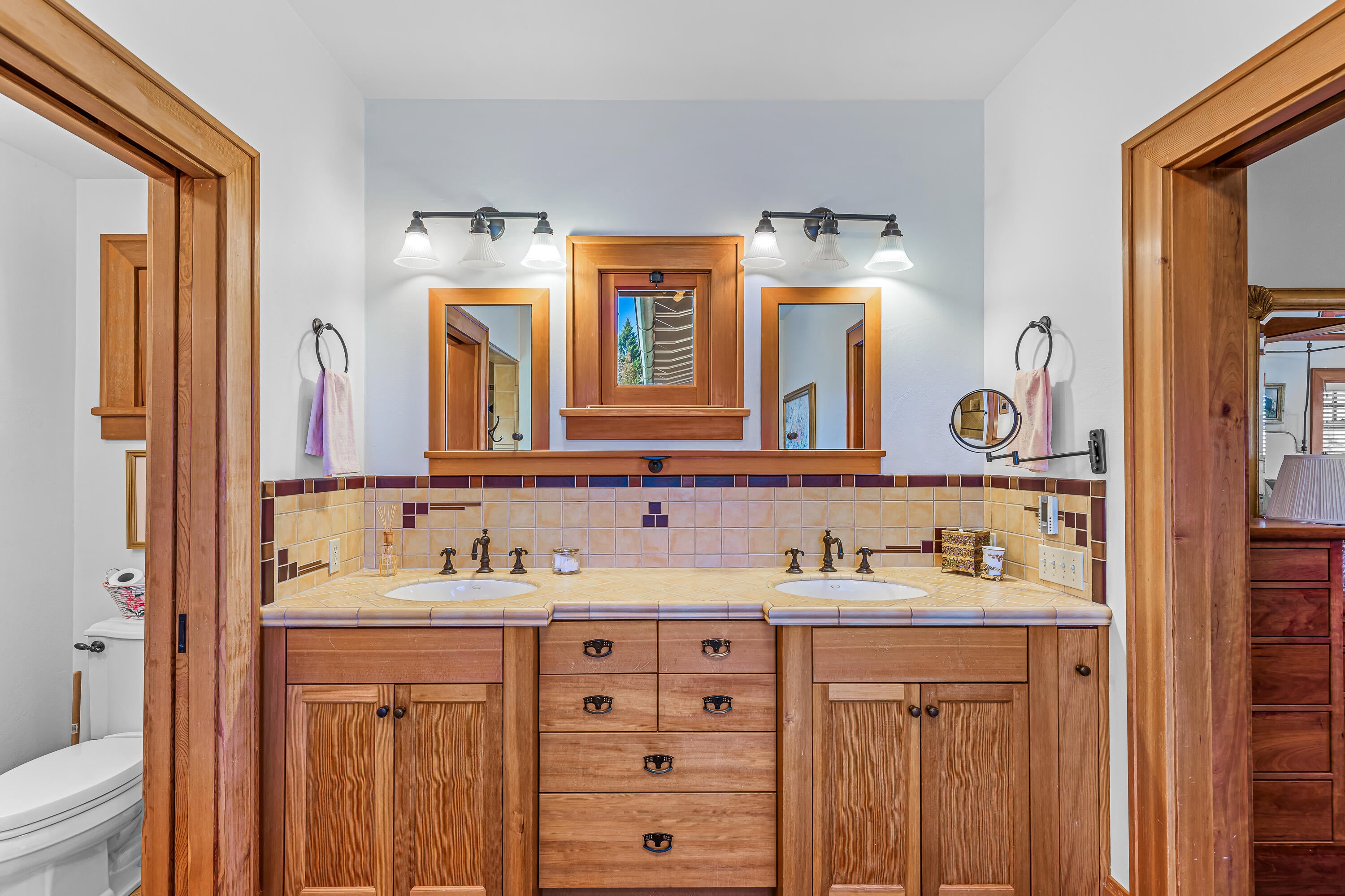 1655 Peachey Road Ashland, OR 97520 - Photo 23 of 39 Photo22