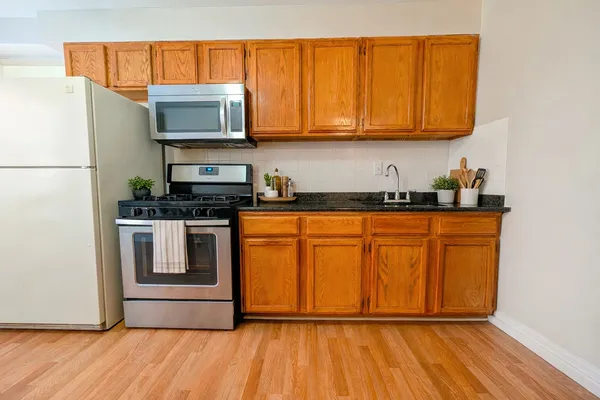 $209,900 | 4848 Hull Street, Unit 1E, Skokie, IL 60077
