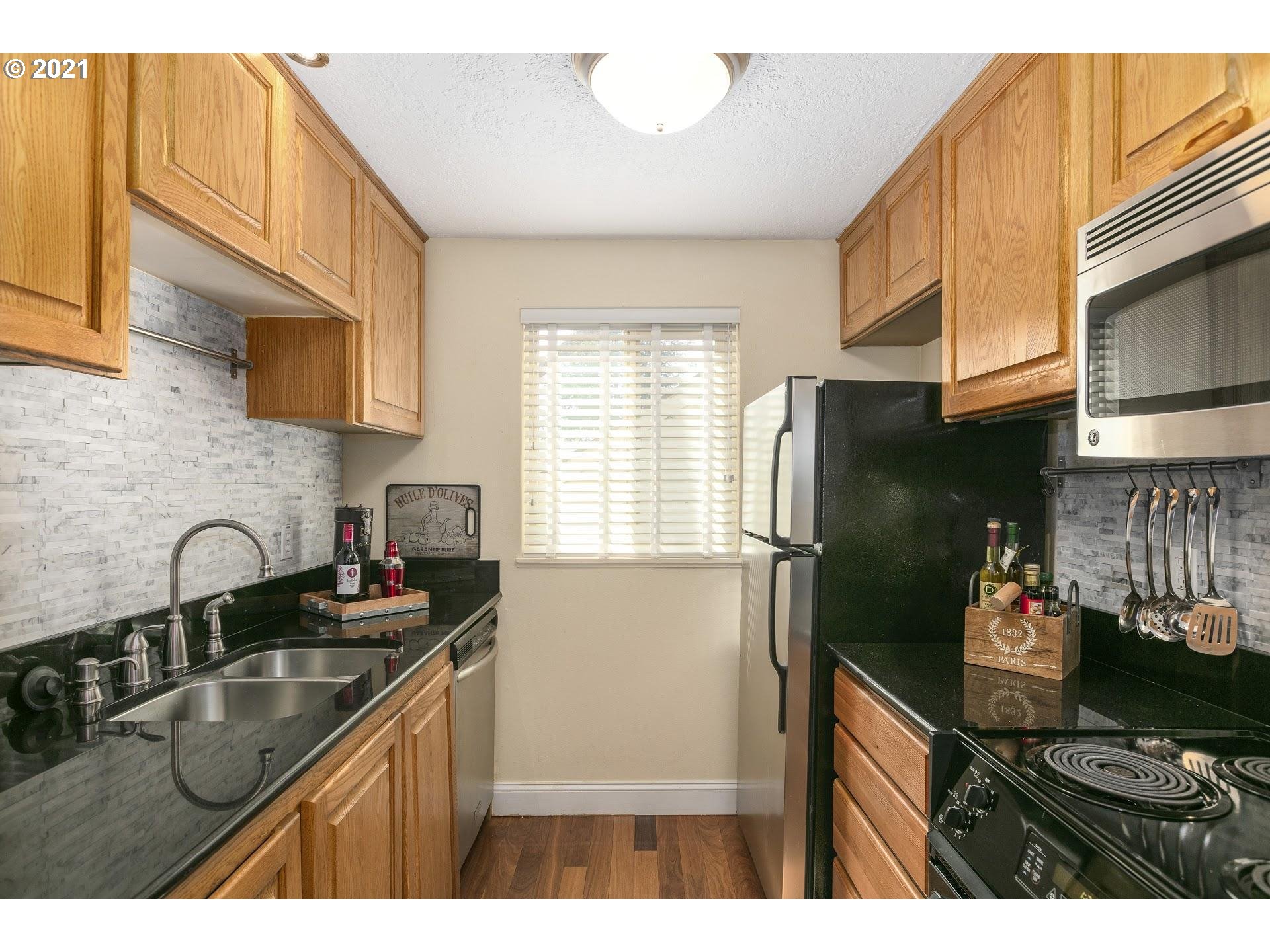 12618 Northwest Barnes Road, Unit 8 Portland, OR 97229 - Photo 12 of 29 Gallery Image 12