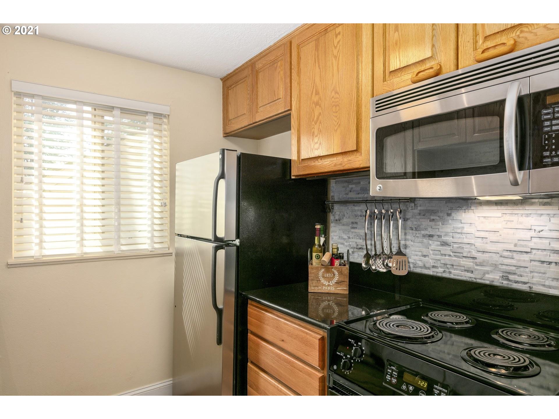 12618 Northwest Barnes Road, Unit 8 Portland, OR 97229 - Photo 14 of 29 Gallery Image 14