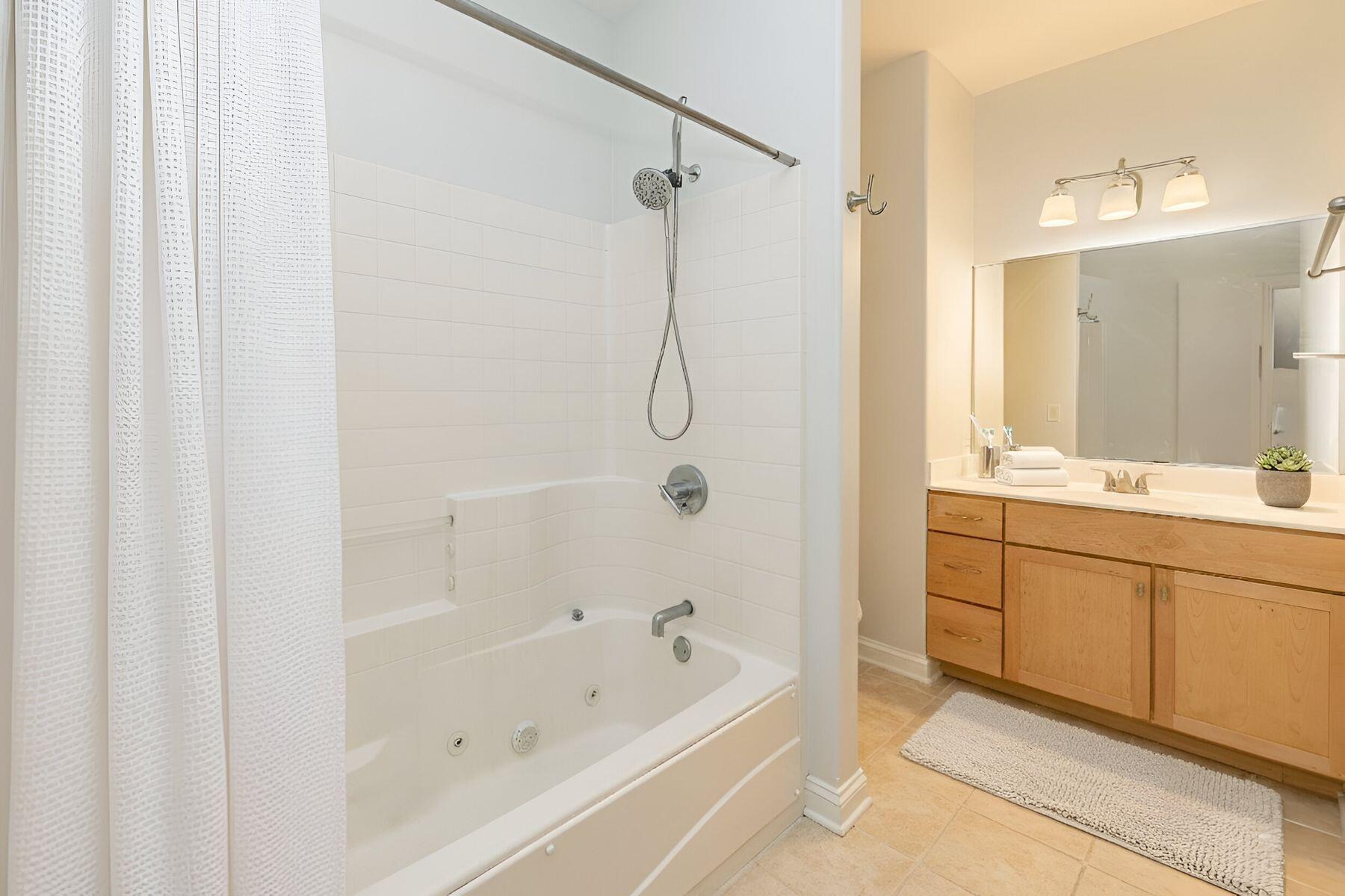 1925 North Water Street, Unit 301 Milwaukee, WI 53202 - Photo 11 of 15 Full Bathroom