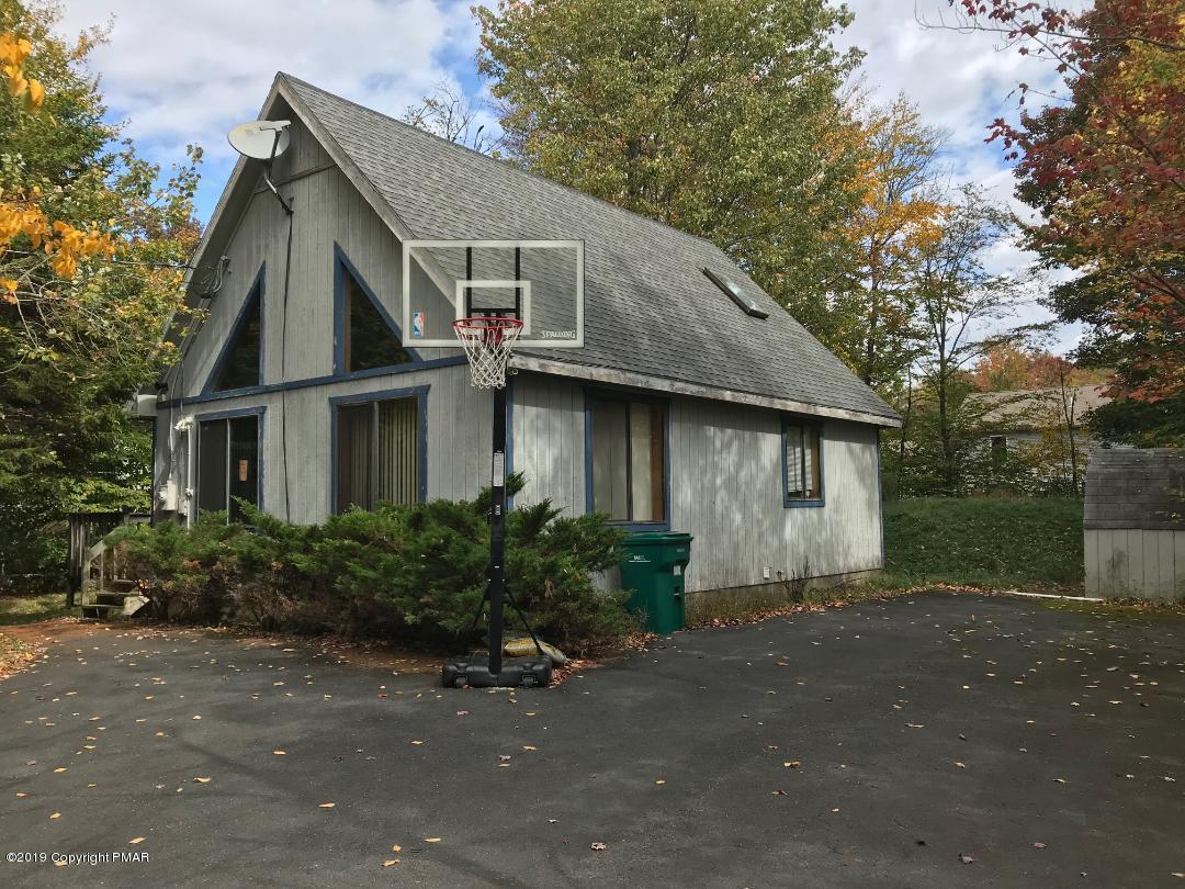 1129 Norfolk Road Tobyhanna, PA 18466 - Photo 7 of 14 a view of a house with a yard and plants
