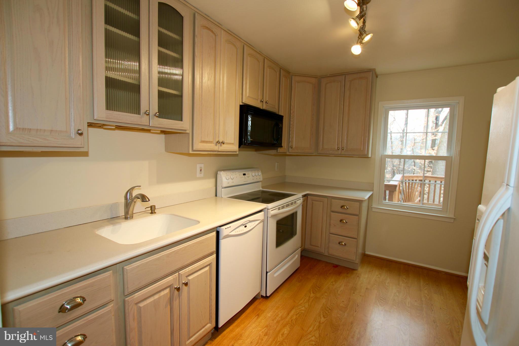 5270 Lonsdale Drive Springfield, VA 22151 - Photo 3 of 12 Kitchen