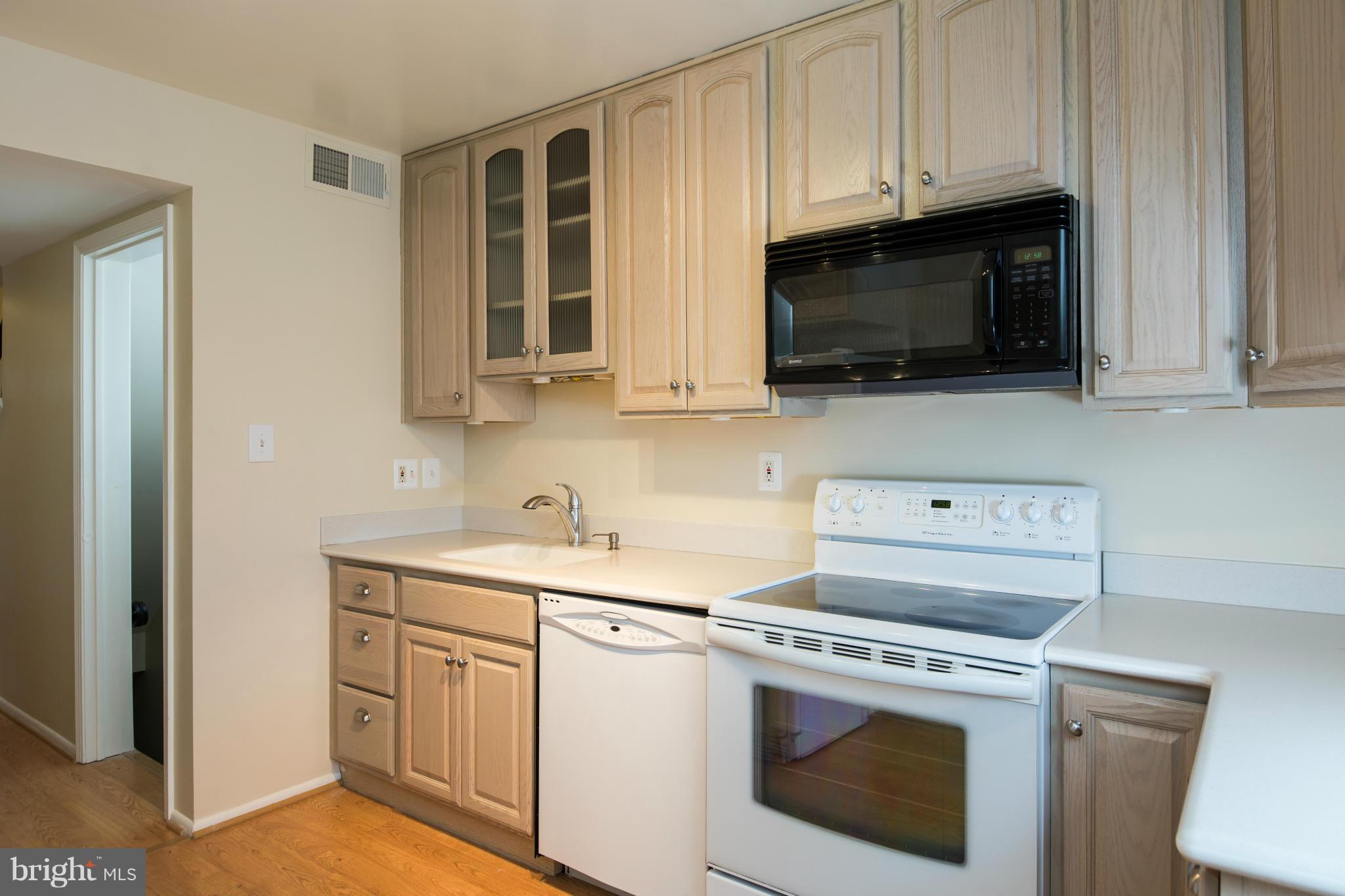 5270 Lonsdale Drive Springfield, VA 22151 - Photo 4 of 12 Kitchen