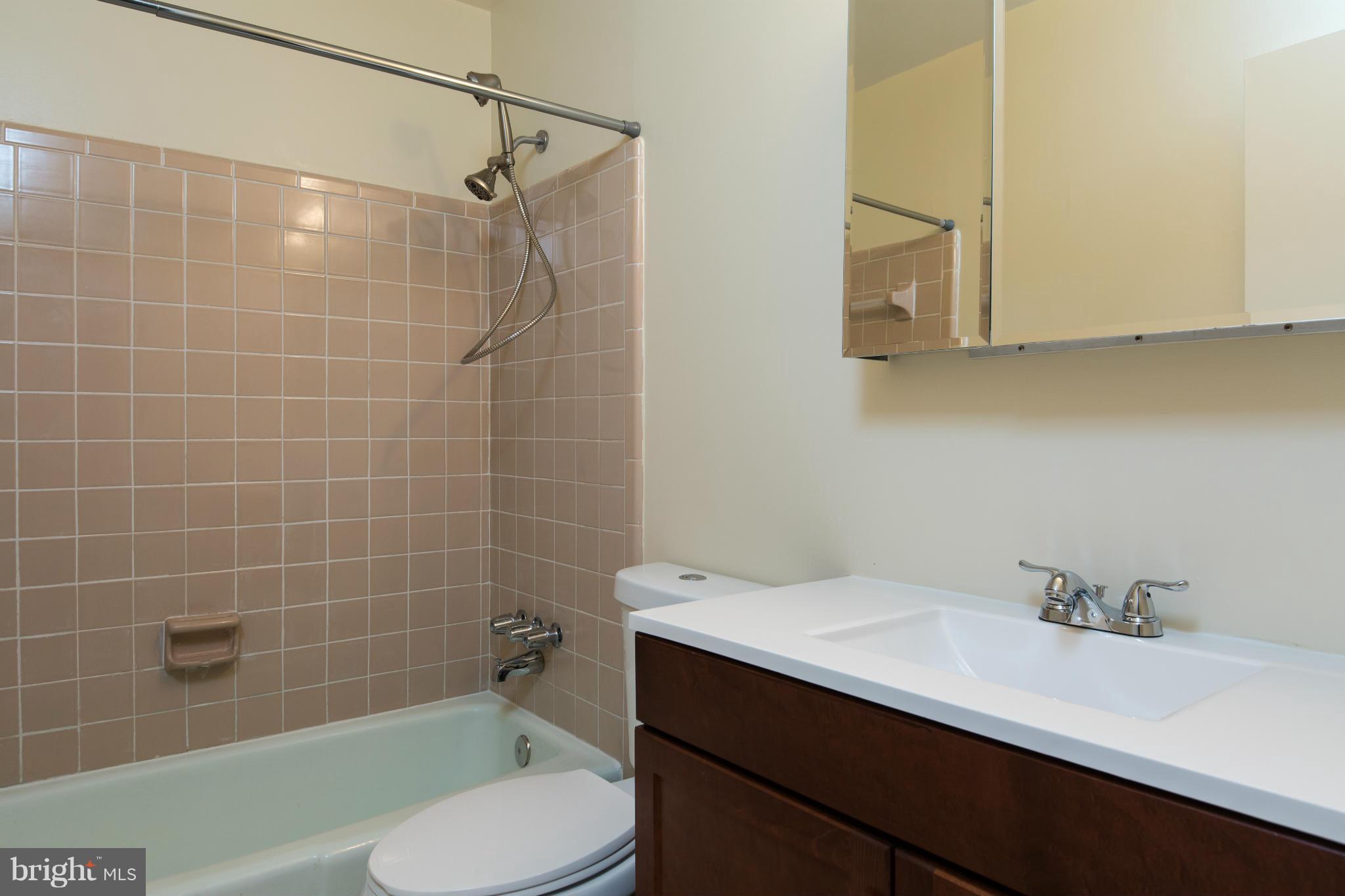 5270 Lonsdale Drive Springfield, VA 22151 - Photo 9 of 12 Bath