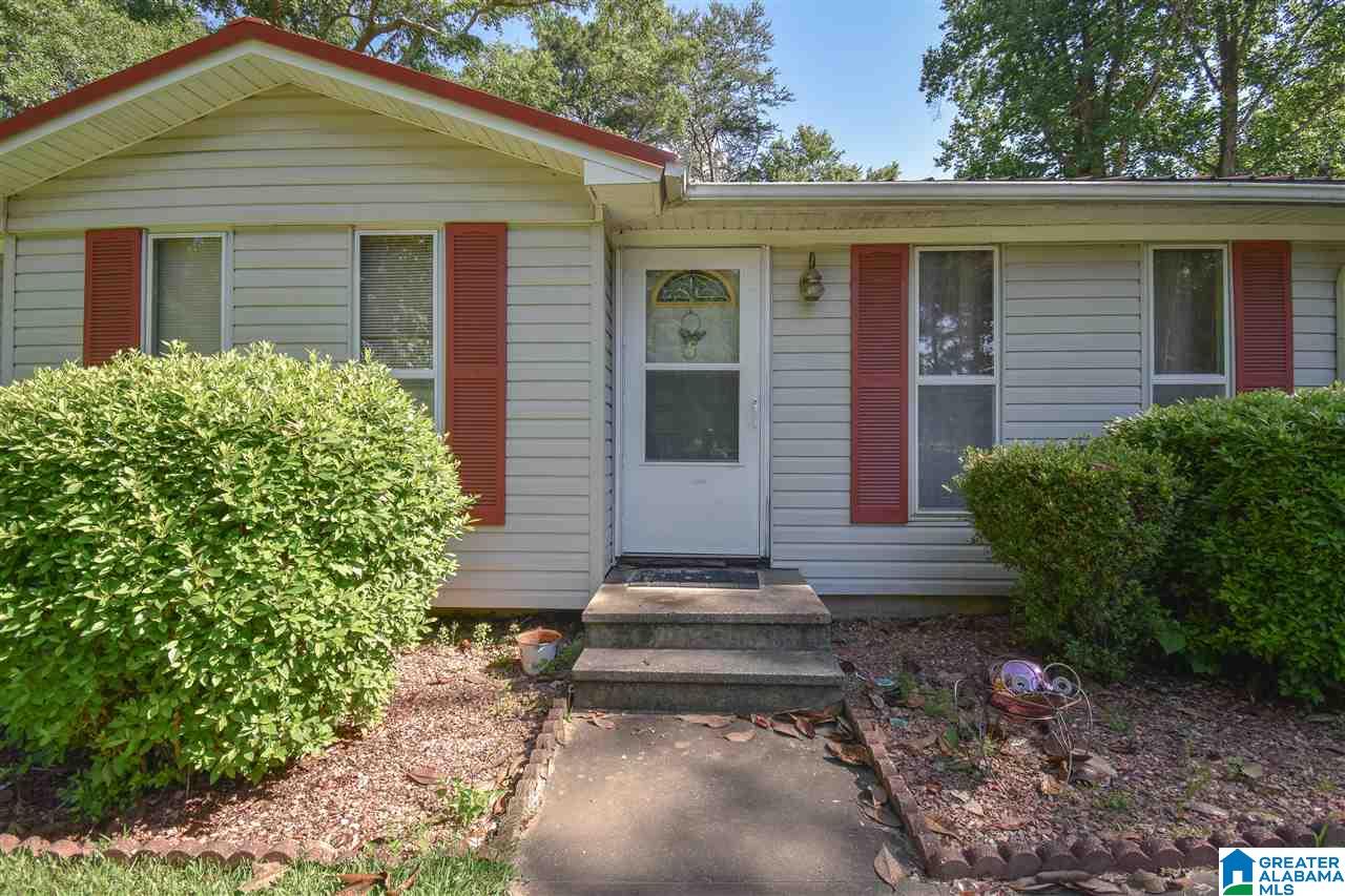 920 Longview Circle Adamsville, AL 35005 - Photo 3 of 21
