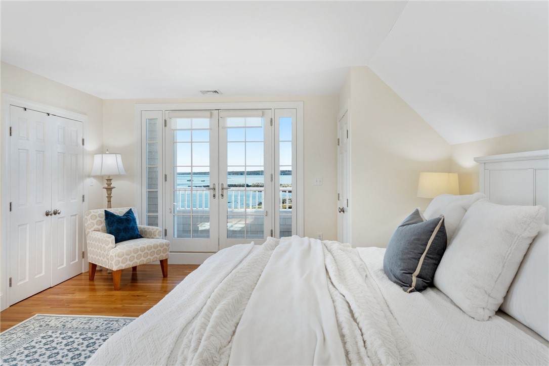 591 Ocean Avenue Newport, RI 02840 - Photo 24 of 39 King bed