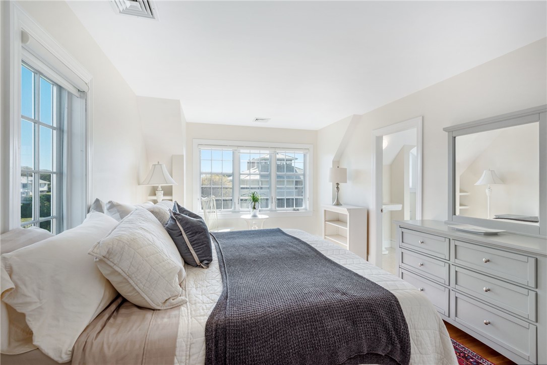 591 Ocean Avenue Newport, RI 02840 - Photo 27 of 39 King bed- can be 2 twin beds