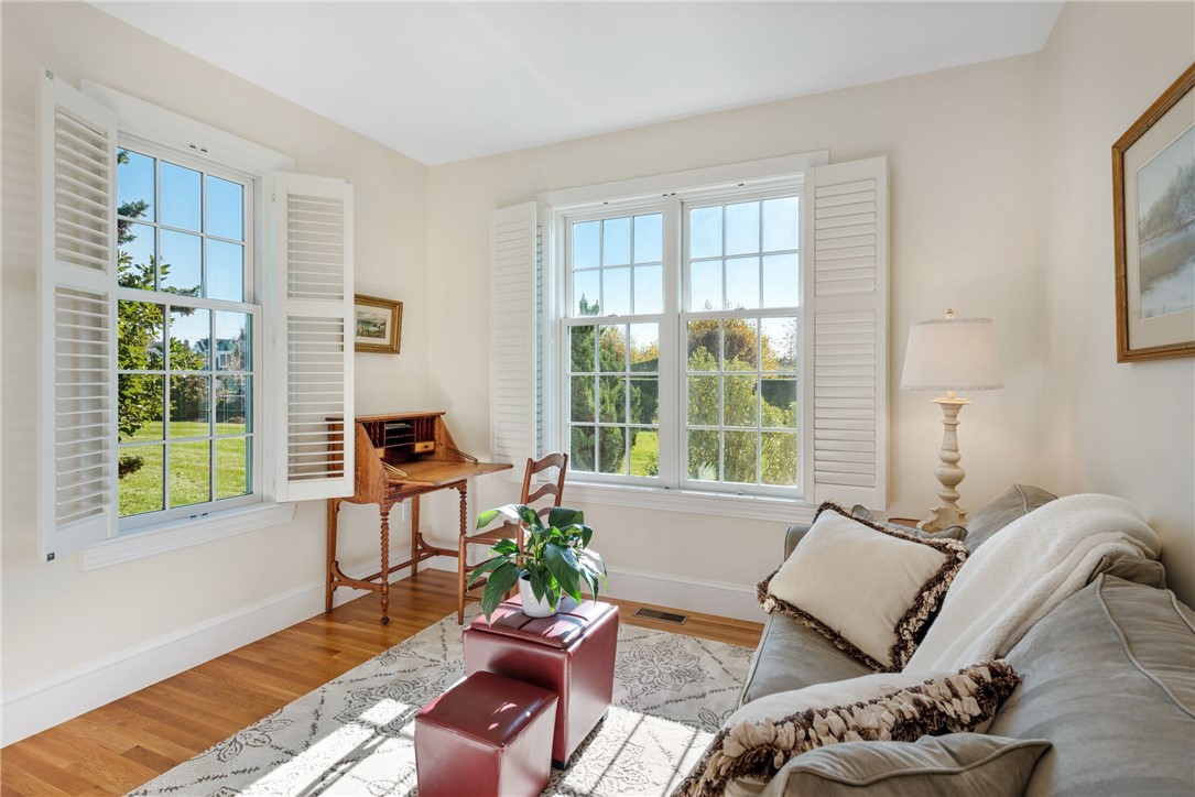 591 Ocean Avenue Newport, RI 02840 - Photo 30 of 39 First Floor- pull out sofa