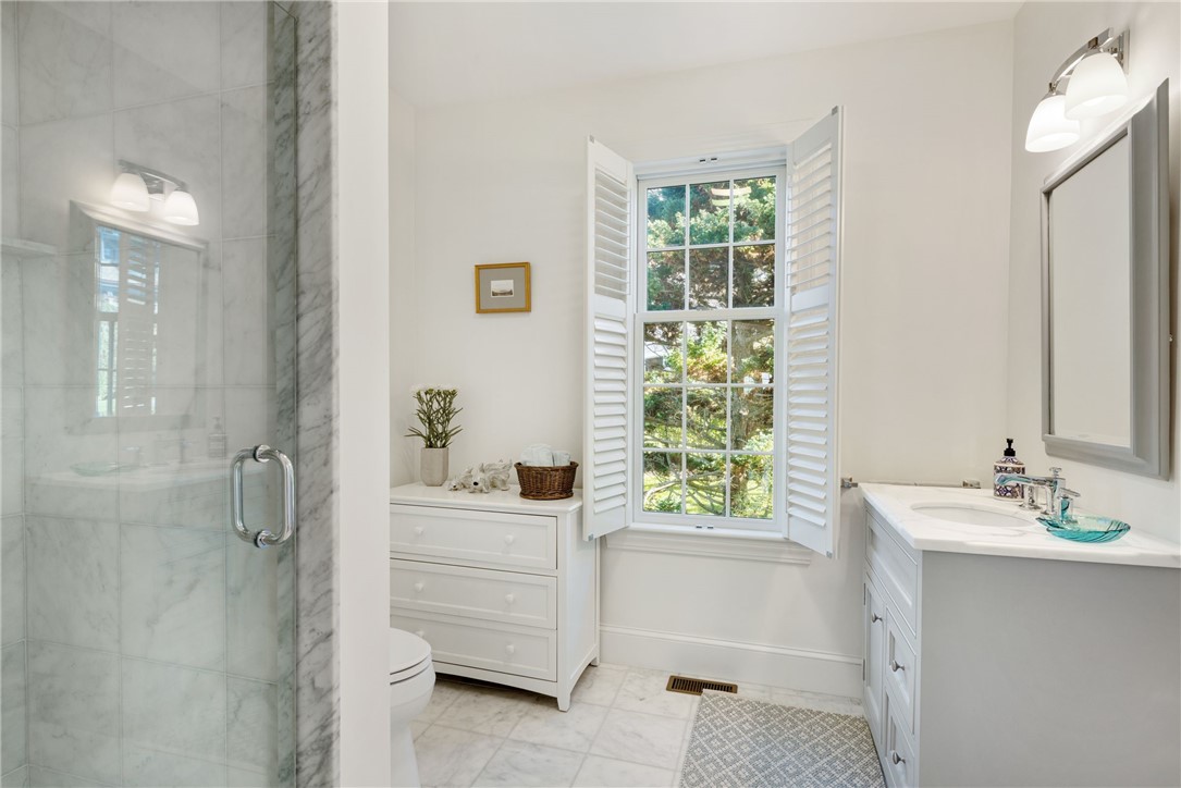 591 Ocean Avenue Newport, RI 02840 - Photo 32 of 39