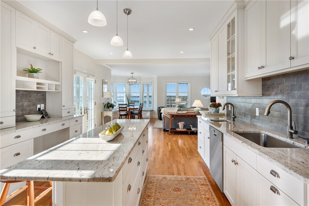 591 Ocean Avenue Newport, RI 02840 - Photo 5 of 39