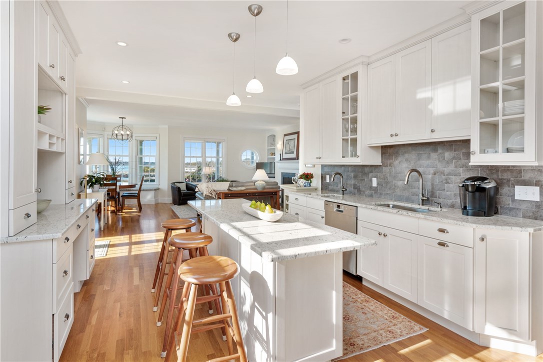 591 Ocean Avenue Newport, RI 02840 - Photo 6 of 39