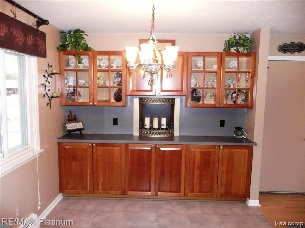 2422 Pleasant Ridge Howell, MI 48843 - Photo 5 of 17 Kitchen/Dinette