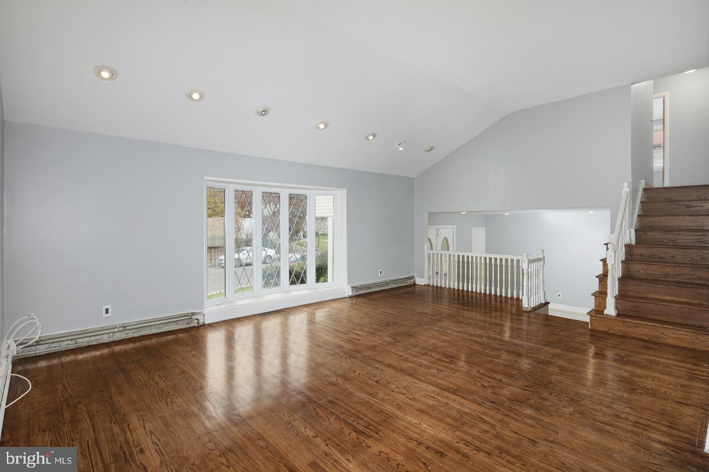 8716 Autumn Road Philadelphia, PA 19115 - Photo 5 of 28 Living Room