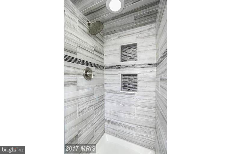 3304 Taney Road Baltimore, MD 21215 - Photo 9 of 20 Bath