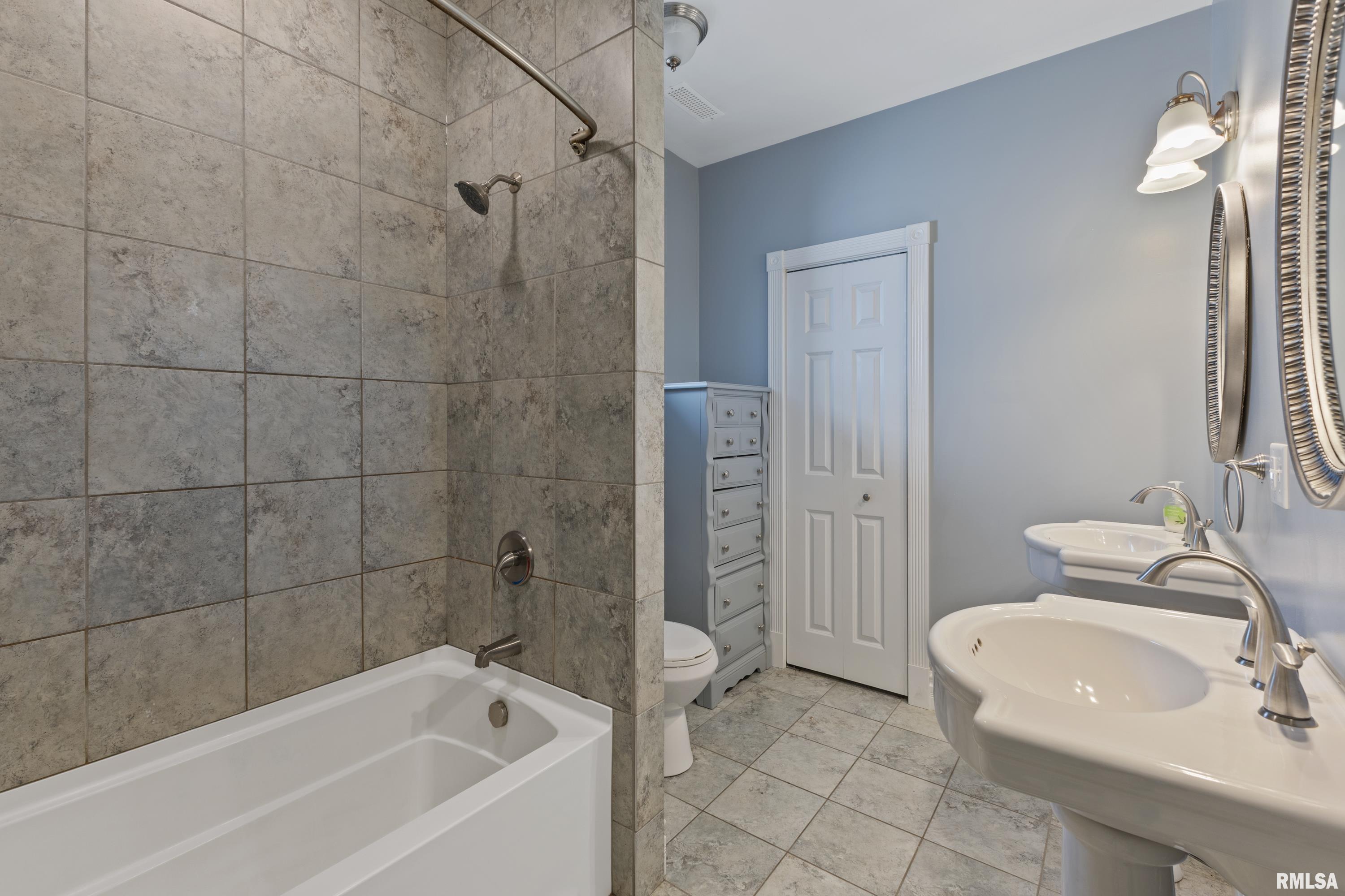 637 Jackson Street Quincy, IL 62301 - Photo 17 of 24