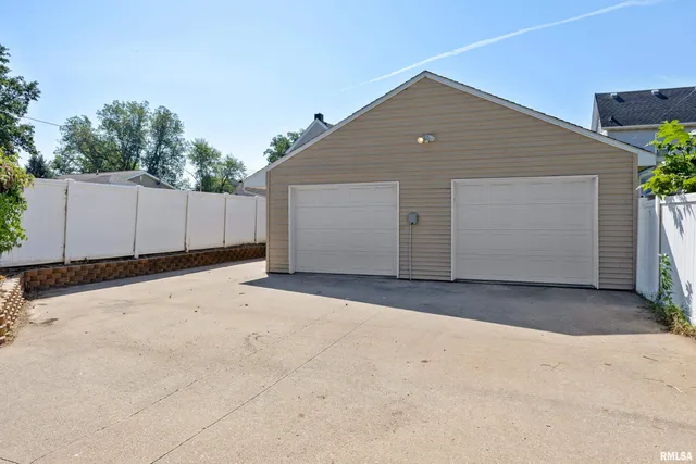 $154,000 | 637 Jackson Street, Quincy, IL 62301