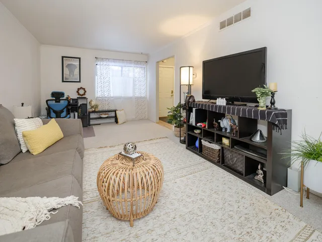 $165,000 | 107 Inverness Court, Kalamazoo, MI 49006