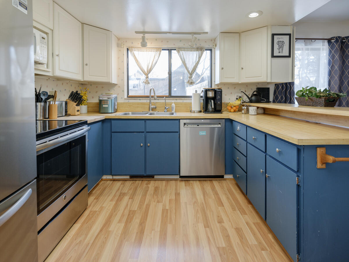 107 Inverness Court Kalamazoo, MI 49006 - Photo 7 of 24 107InvernessCt-107