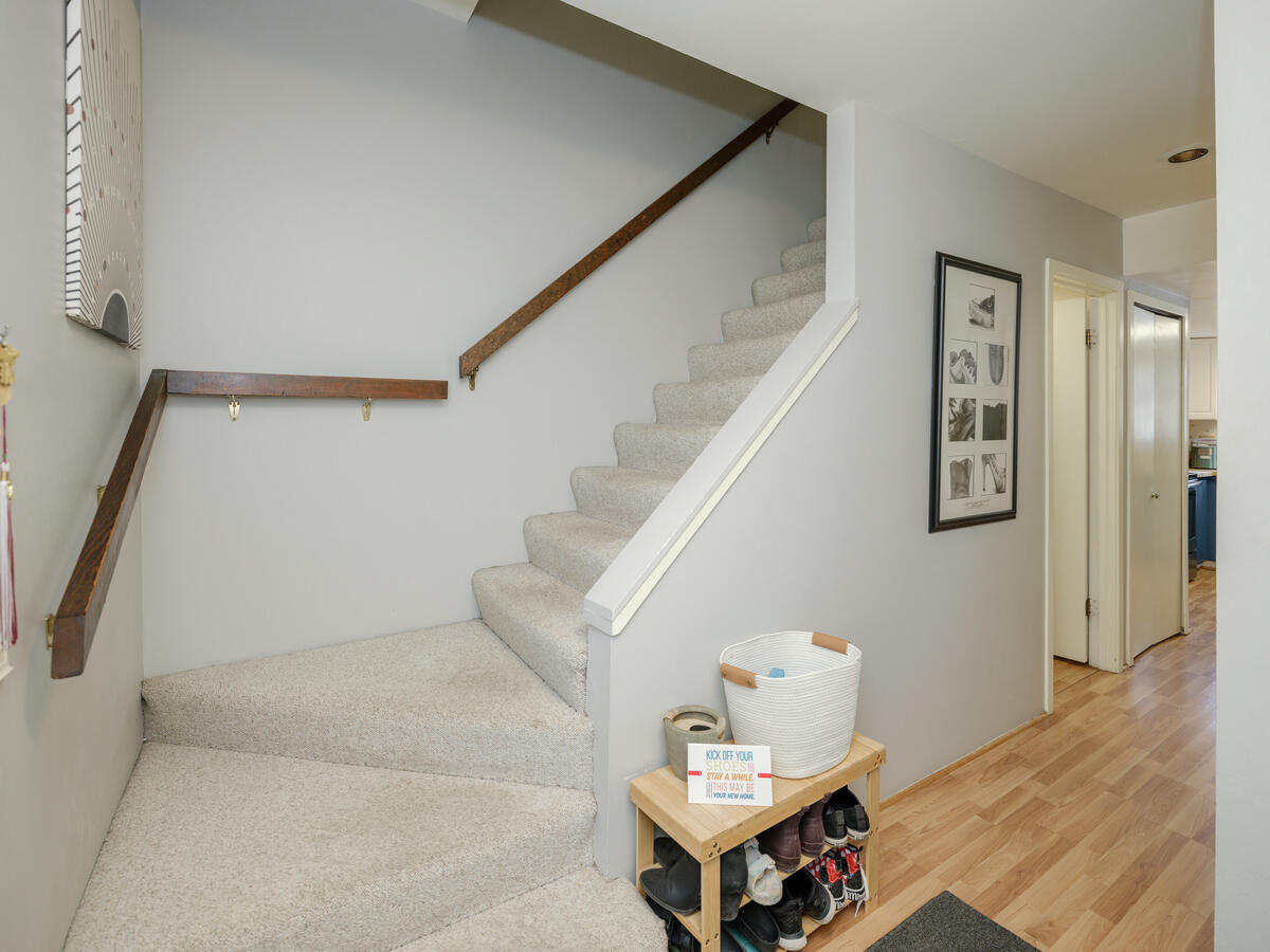 107 Inverness Court Kalamazoo, MI 49006 - Photo 9 of 24 107InvernessCt-109