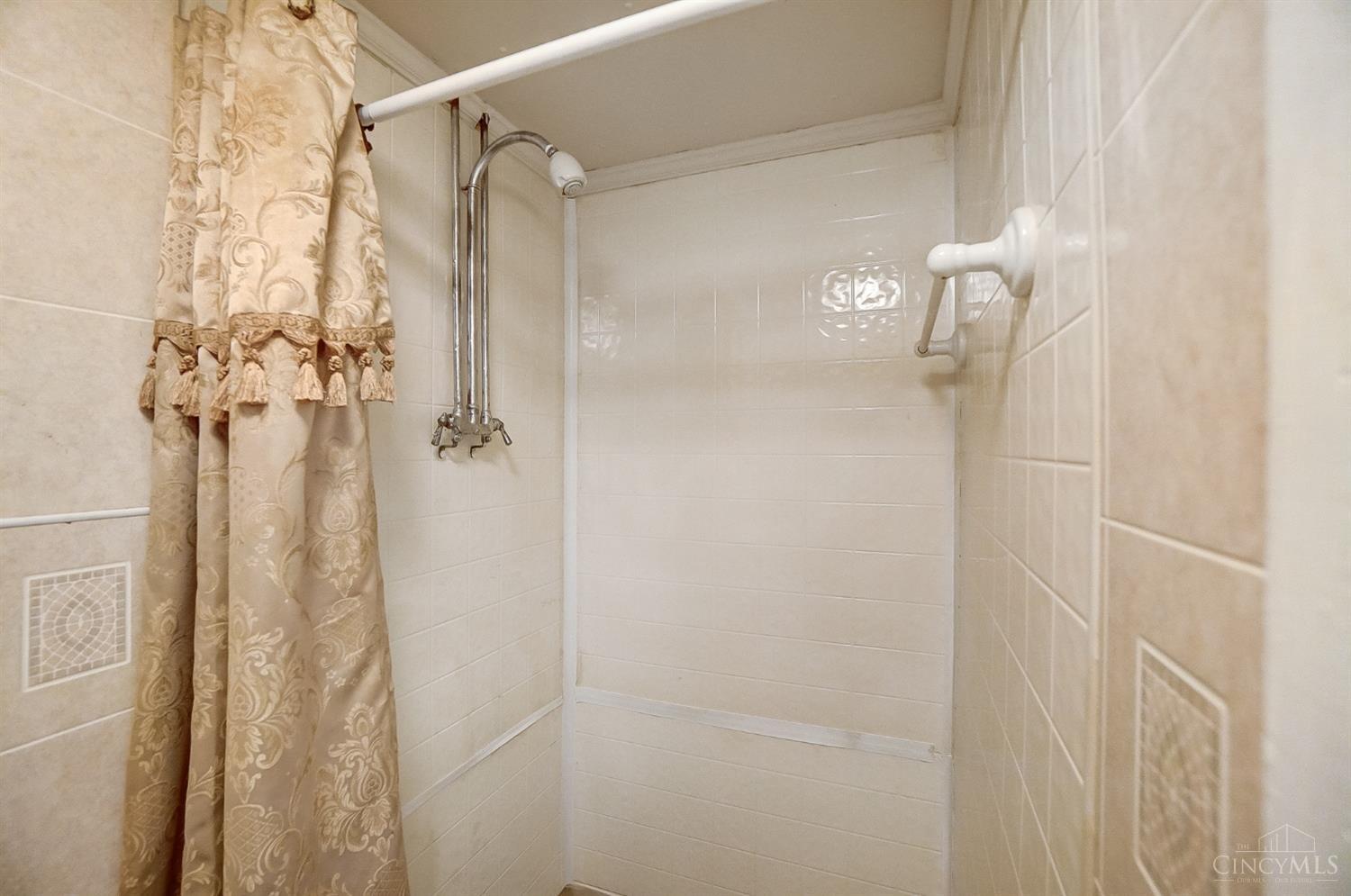 5296 Belclare Road Cincinnati, OH 45247 - Photo 53 of 73 Gallery Image 53