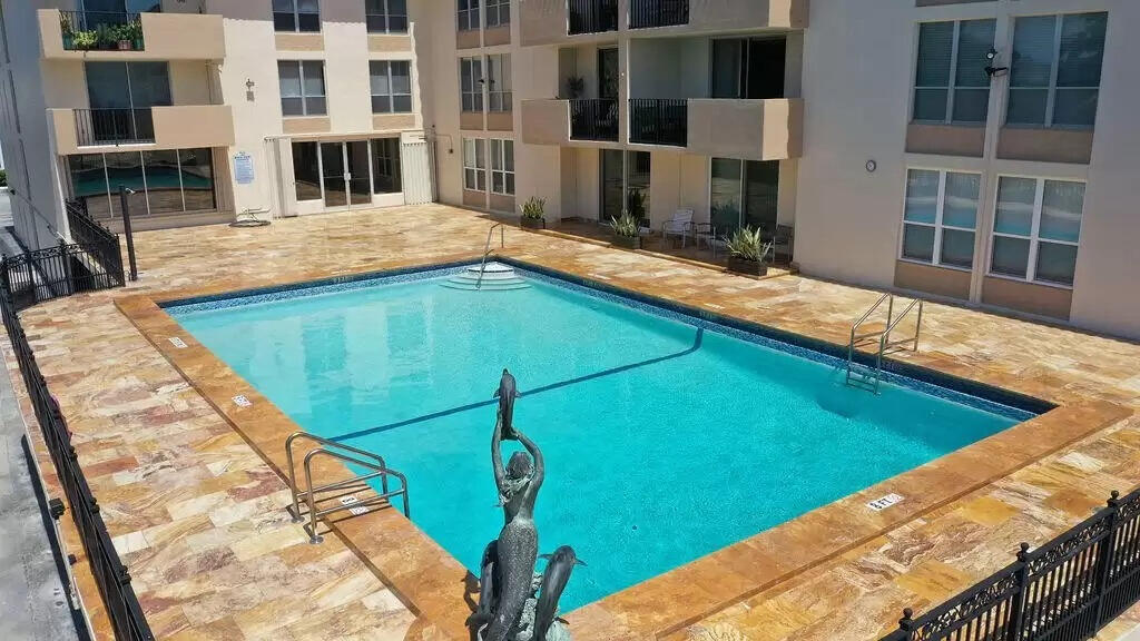 1000 Spanish River Road, Unit 2K Boca Raton, FL 33432 - Photo 5 of 26 a view of a balcony with an outdoor space