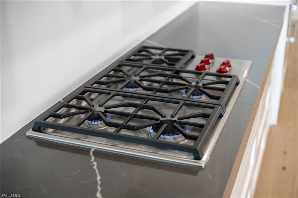Gas cooktop